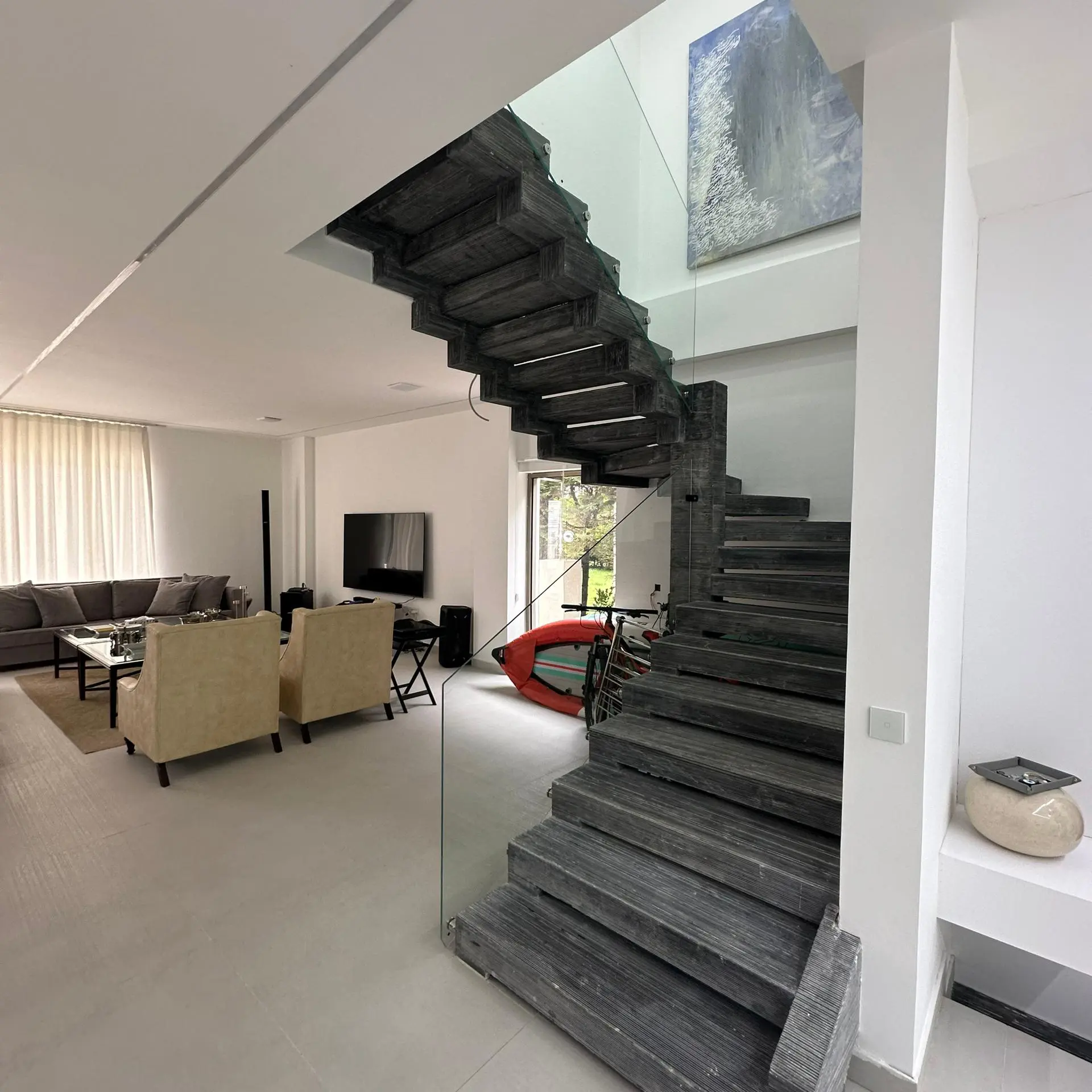 نمونه کار نرده شیشه ای راه پله آتروپات وین