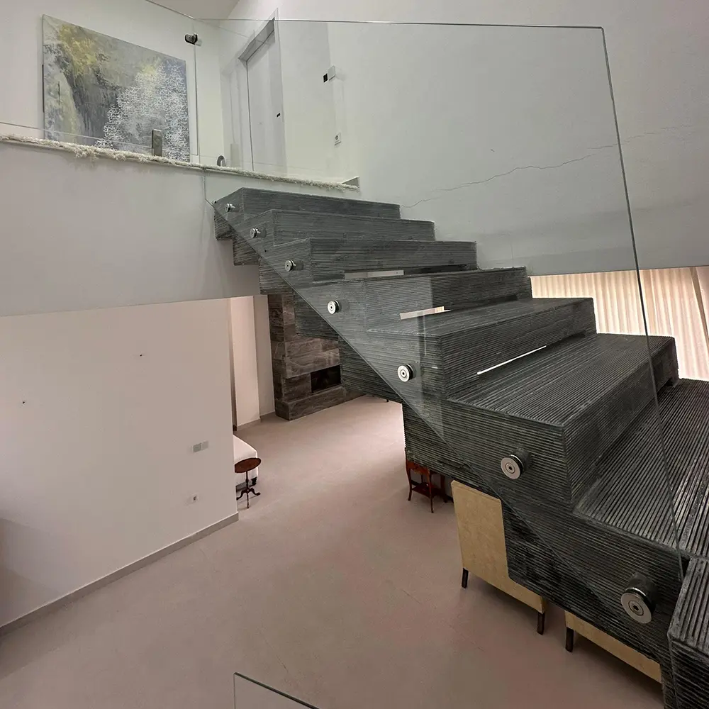 نمونه کار نرده شیشه ای راه پله آتروپات وین