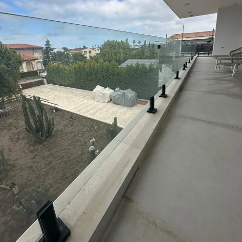 نمونه کار نرده شیشه ای بالکن